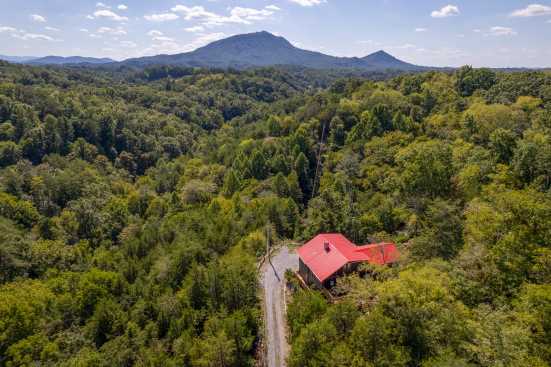 Pigeon Forge Private Properties - Pigeon Forge, TN Chalet Rental (1)