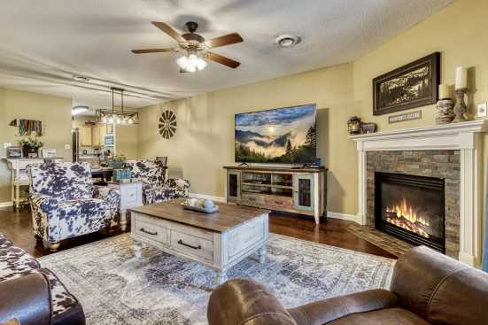 Whispering Pines - Pigeon Forge, TN Cabin Rental (1)