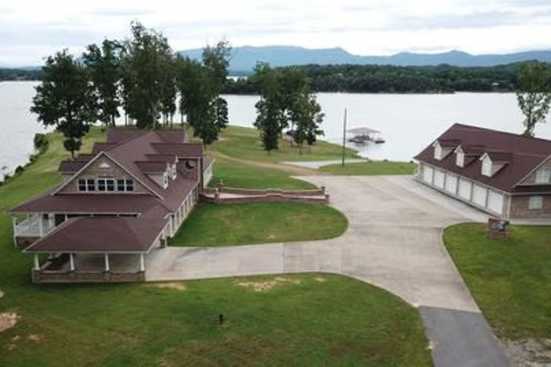 Sevierville Private Properties - Sevierville, TN Lakehouse Rental (1)