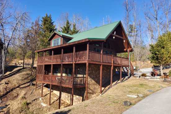 Black Bear Falls Resort - Gatlinburg, TN Resort Rental (1)