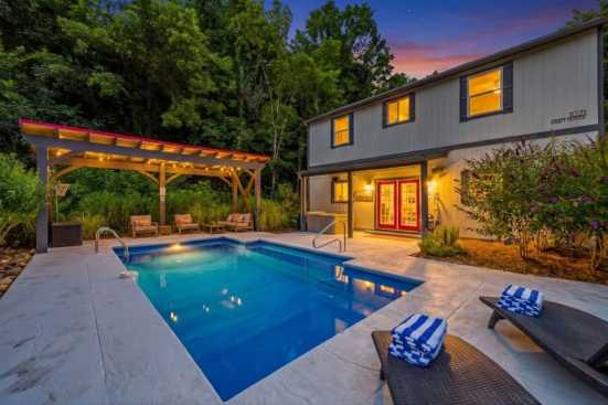 Sevierville Private Properties - Sevierville, TN Farmhouse Rental (1)