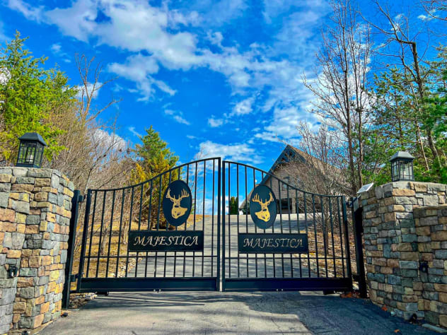Welcome Gates to Majestica Gatlinburg, Tennessee Cabin Rental - Gallery Image #3