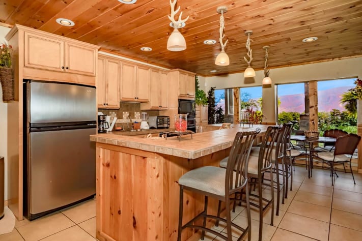 First floor kitchenette. Pigeon Forge, Tennessee Lodge Rental - Gallery Image #28