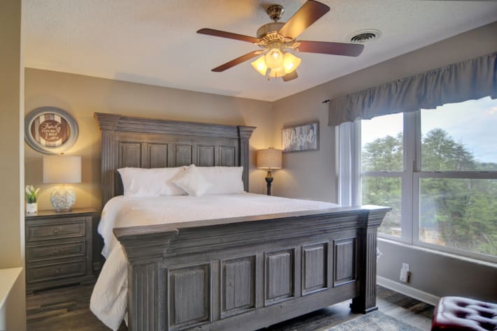 Photo #2 Pigeon Forge, Tennessee Cabin Rental - Gallery Image #2