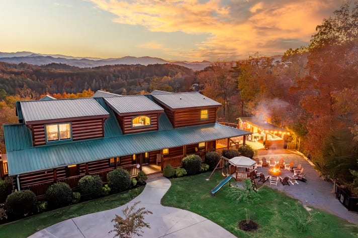 Photo #2 Pigeon Forge, Tennessee Cabin Rental - Gallery Image #2