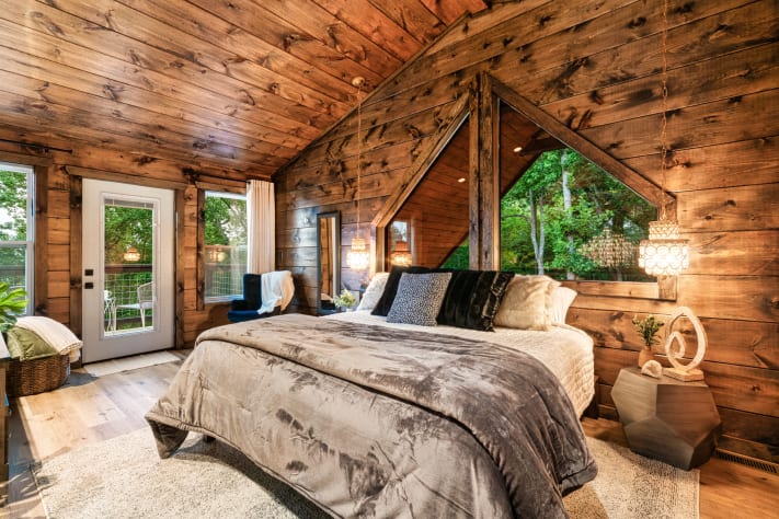 King Loft Bedroom for rest and relaxation. Sevierville, Tennessee Cabin Rental - Gallery Image #3