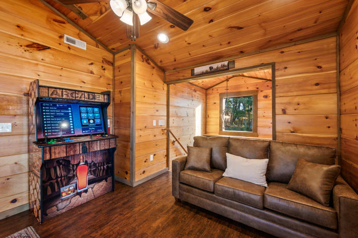 Who in your group can set the high score? :) Sevierville, Tennessee Cabin Rental - Gallery Image #31
