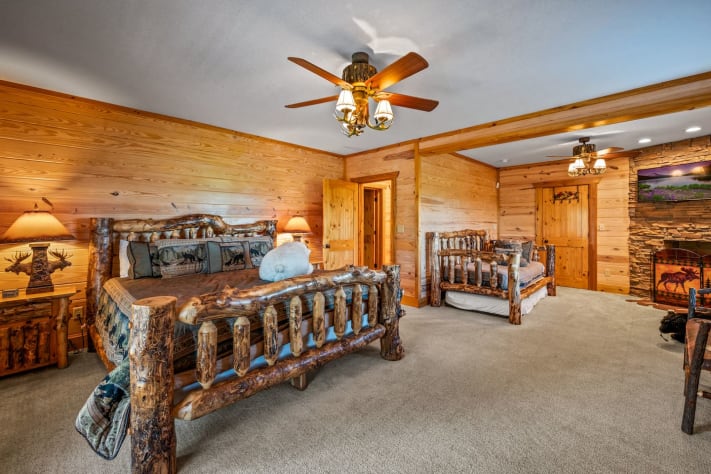 King an Double with Pull Out Double Gatlinburg, Tennessee Cabin Rental - Gallery Image #36