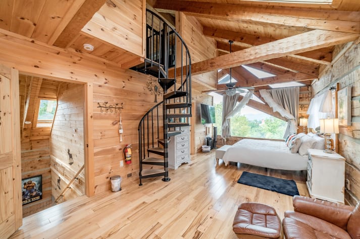 Primary Bedroom Pigeon Forge, Tennessee Cabin Rental - Gallery Image #14