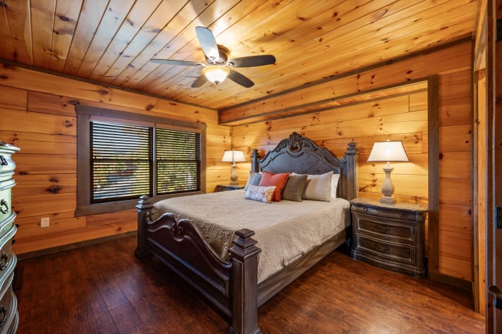The first floor master suite has a king bed, TV, dresser, side tables, ceiling fan,… Sevierville, Tennessee Cabin Rental - Gallery Image #20
