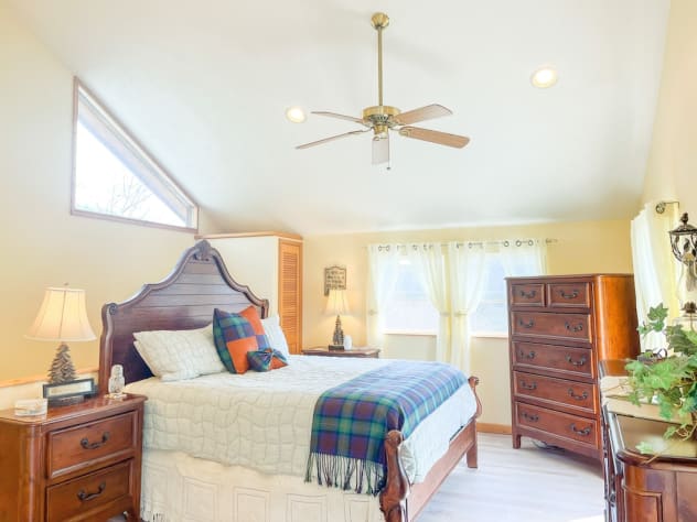 Master suite with king bed Franklin, North Carolina  Rental - Gallery Image #2