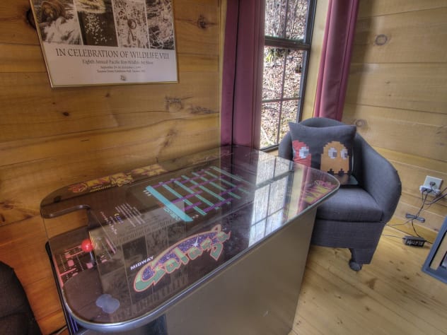 Arcade game Gatlinburg, Tennessee Cabin Rental - Gallery Image #25
