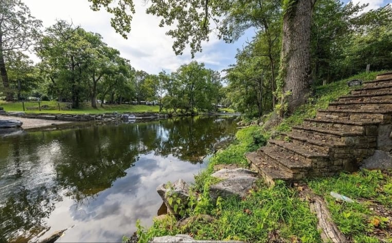 Our sweet little neighborhood's shared river access Townsend, Tennessee Cabin Rental - Gallery Image #5
