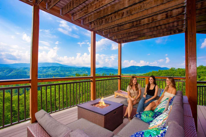 Lower Level Balcony Pigeon Forge, Tennessee Cabin Rental - Gallery Image #10