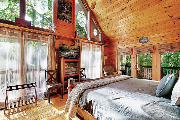 Master Bedroom Sevierville, Tennessee Cabin Rental - Gallery Image #2