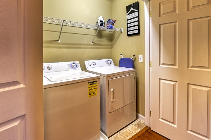 High N Dry - 2Bdr/2Ba In Pigeon Forge - Washer Dryer in Hallway Pigeon Forge, Tennessee Cabin Rental - Gallery Image #27