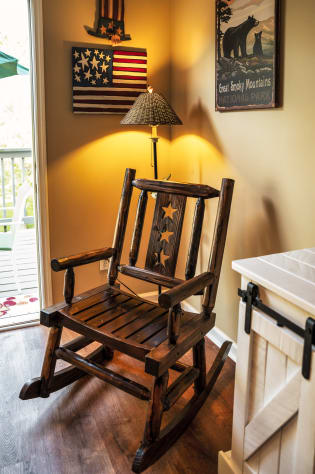 High N Dry - 2Bdr/2Ba In Pigeon Forge - Queen Bedroom with Deck Access Pigeon Forge, Tennessee Cabin Rental - Gallery Image #25