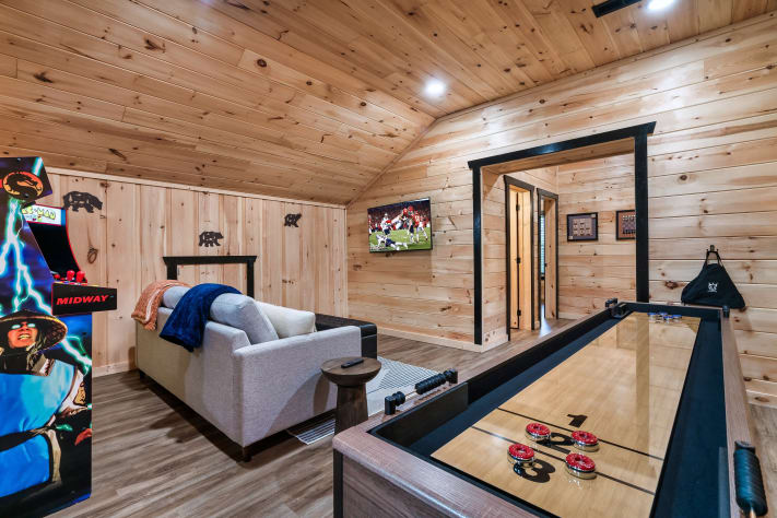 Arcade games, shuffleboard, and nine Smart TVs throughout the cabin mean the fun… Sevierville, Tennessee Cabin Rental - Gallery Image #12