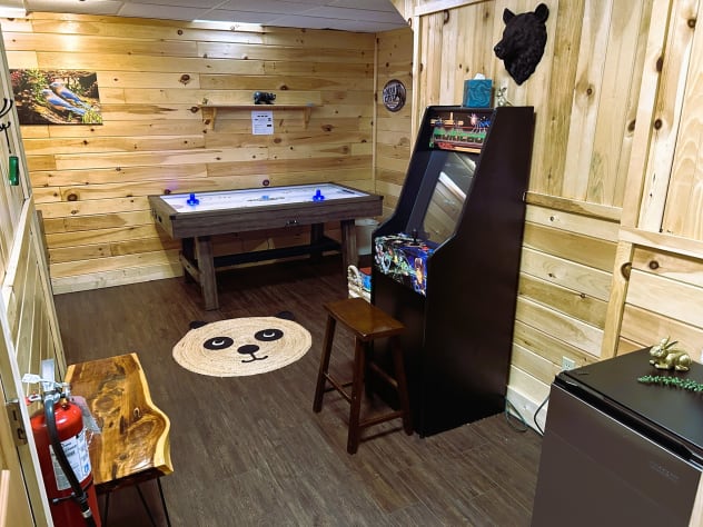 Game room - mini-fridge, arcade & air hockey Sevierville, Tennessee Cabin Rental - Gallery Image #5