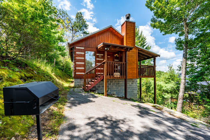 Grill up some dinner on our park style charcoal grill Sevierville, Tennessee Cabin Rental - Gallery Image #11