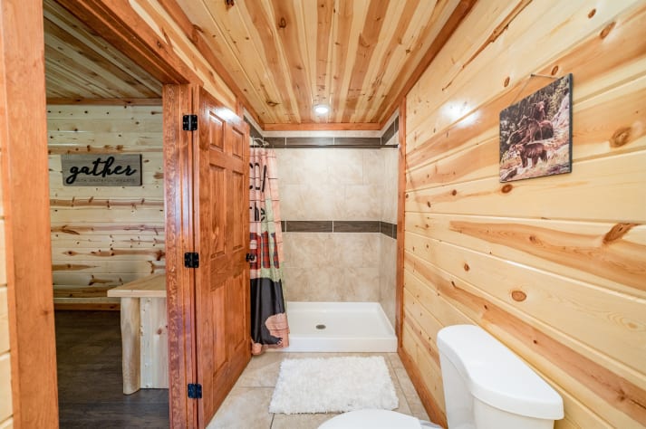 Connected to bedroom 1 Pigeon Forge, Tennessee Cabin Rental - Gallery Image #18