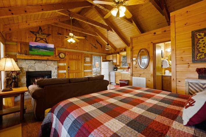 The perfect size for your romantic getaway Sevierville, Tennessee Cabin Rental - Gallery Image #12