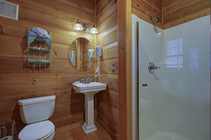 king en-suite Gatlinburg, Tennessee Cabin Rental - Gallery Image #33