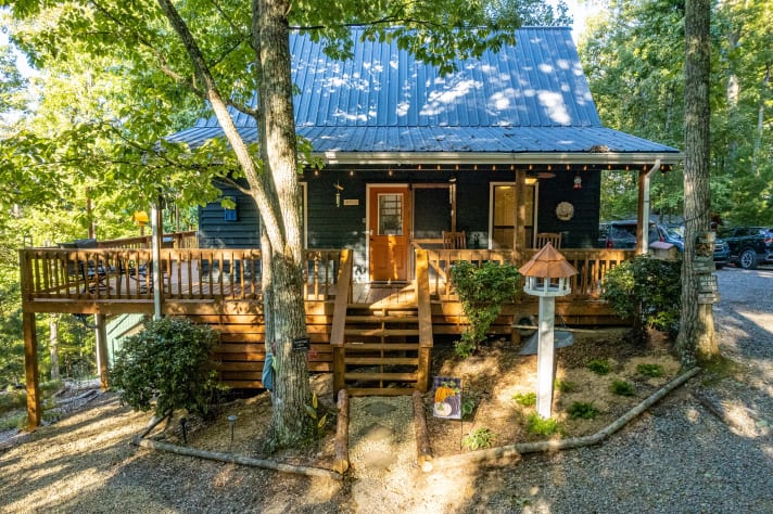 Front of the Cabin Pigeon Forge, Tennessee Cabin Rental - Gallery Image #9