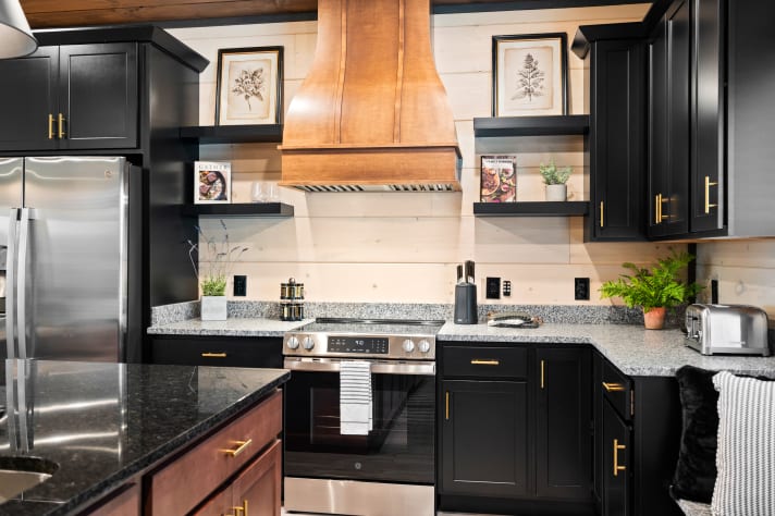 Everything you need to make a memorable meal for your family. Sevierville, Tennessee Cabin Rental - Gallery Image #16