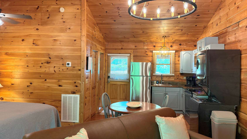 Updated lighting throughout Townsend, Tennessee Cabin Rental - Gallery Image #15