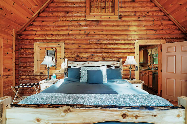 Master Bedroom Sevierville, Tennessee Cabin Rental - Gallery Image #27