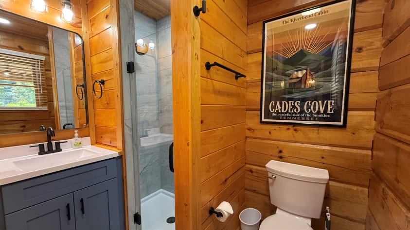 The bathroom Townsend, Tennessee Cabin Rental - Gallery Image #10