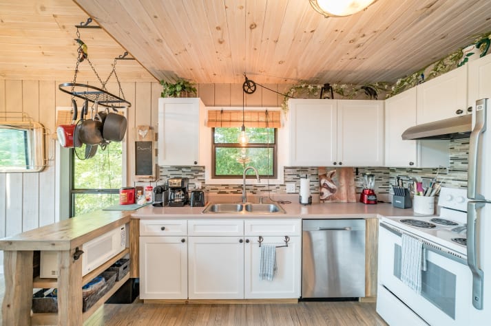 Kitchen with all the amenities! Pigeon Forge, Tennessee Cabin Rental - Gallery Image #29