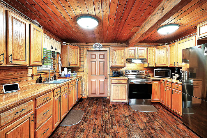 Kitchen Sevierville, Tennessee Cabin Rental - Gallery Image #21