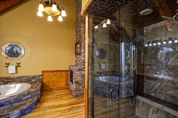 Master Bathroom Gatlinburg, Tennessee Cabin Rental - Gallery Image #28