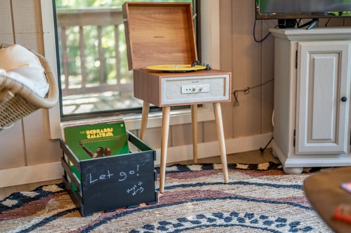 Record player located in the living room Pigeon Forge, Tennessee Cabin Rental - Gallery Image #14