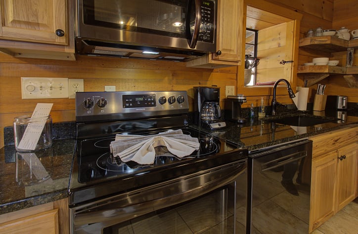 new black stainless appliances Gatlinburg, Tennessee Cabin Rental - Gallery Image #15
