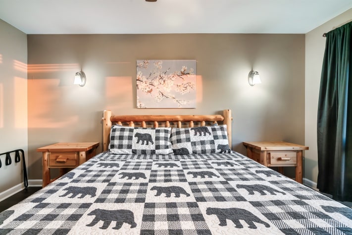 King Bed Gatlinburg, Tennessee Chalet Rental - Gallery Image #26