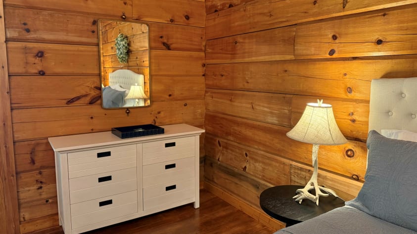 Newly updated furniture & decor... Townsend, Tennessee Cabin Rental - Gallery Image #12