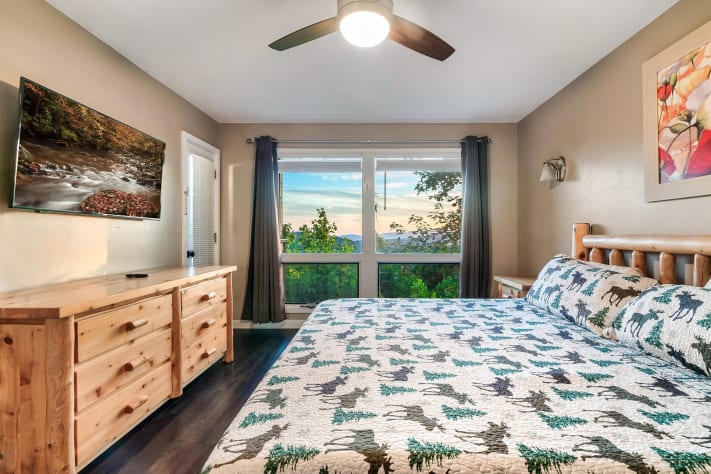 Tv in Bedroom Gatlinburg, Tennessee Chalet Rental - Gallery Image #33