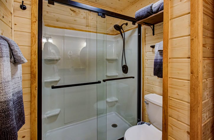Master Bath Sevierville, Tennessee Cabin Rental - Gallery Image #26