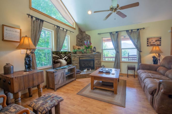 Natural light throughout the living room and house Franklin, North Carolina  Rental - Gallery Image #5