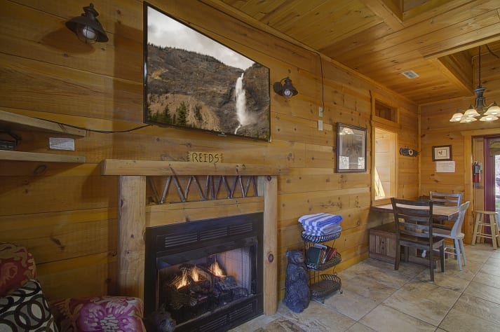 large TV Gatlinburg, Tennessee Cabin Rental - Gallery Image #10