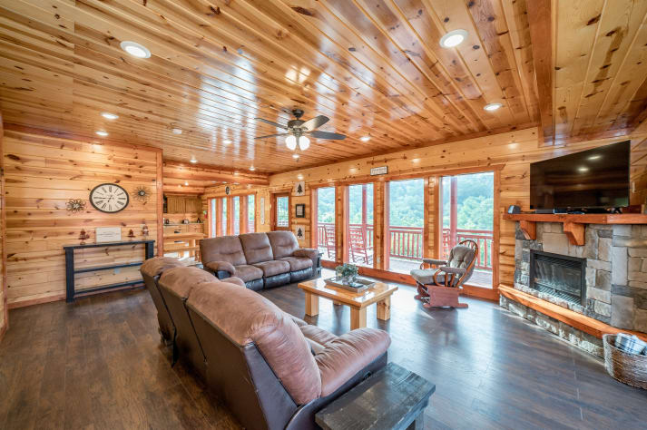 Wide angle view of the living room. Plenty of room! Pigeon Forge, Tennessee Cabin Rental - Gallery Image #4