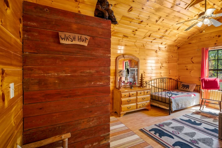 Bedroom Permanent Vacation - Smoky Mountain Honeymoon Cabin Sevierville, Tennessee Cabin Rental - Gallery Image #17