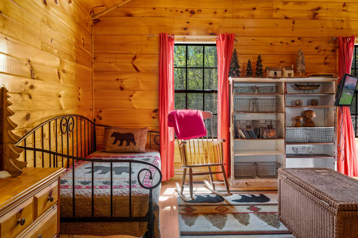 Bedroom Permanent Vacation - Smoky Mountain Honeymoon Cabin Sevierville, Tennessee Cabin Rental - Gallery Image #19