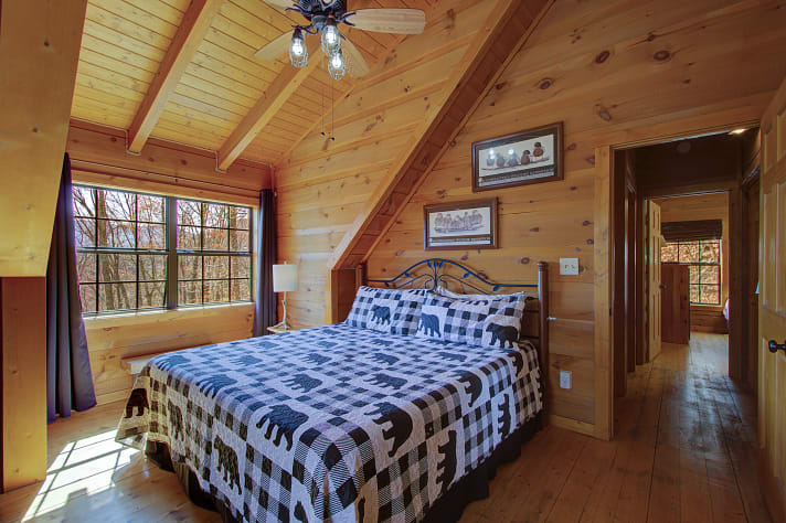 Master bedroom Gatlinburg, Tennessee Cabin Rental - Gallery Image #26