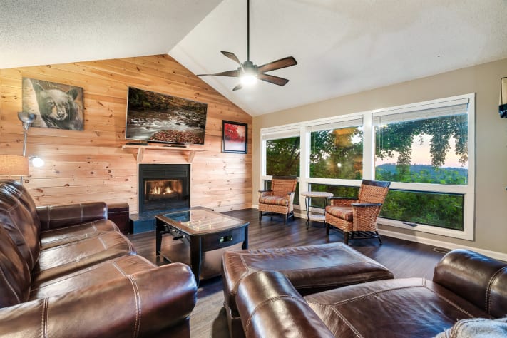 Open Floor plan Gatlinburg, Tennessee Chalet Rental - Gallery Image #17