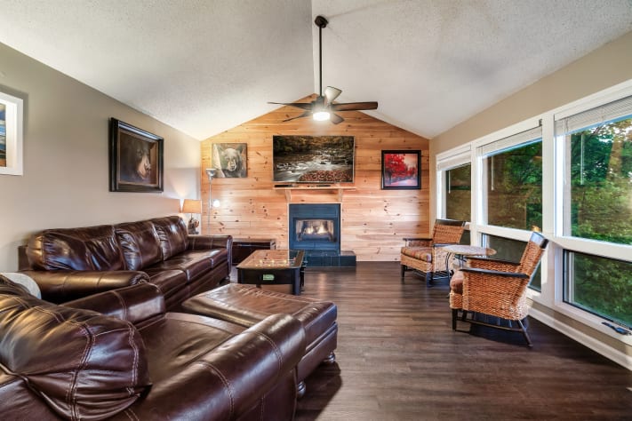 Living Room Gatlinburg, Tennessee Chalet Rental - Gallery Image #13