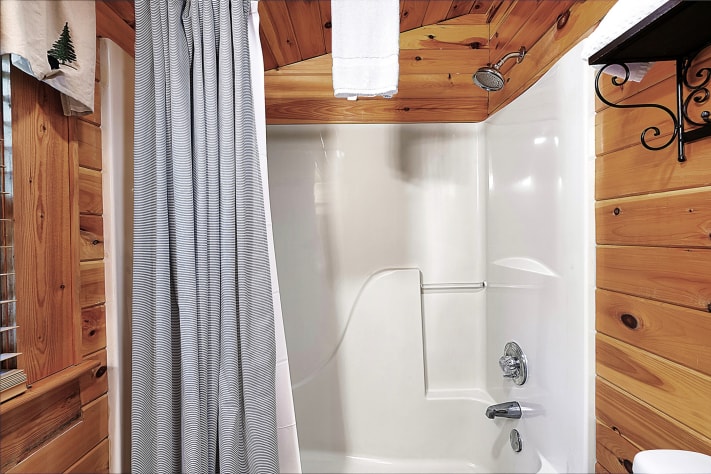 Loft Bath Sevierville, Tennessee Cabin Rental - Gallery Image #35